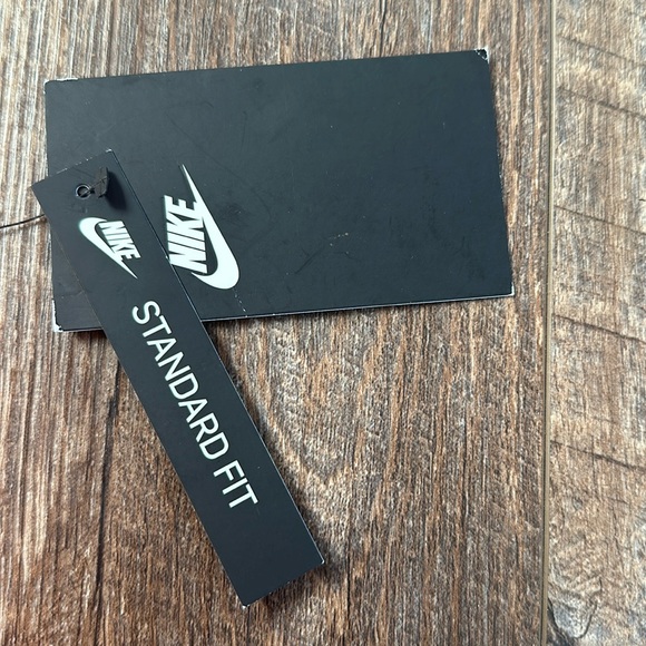 Nike Swoosh T-shirt NWT - Picture 6 of 8